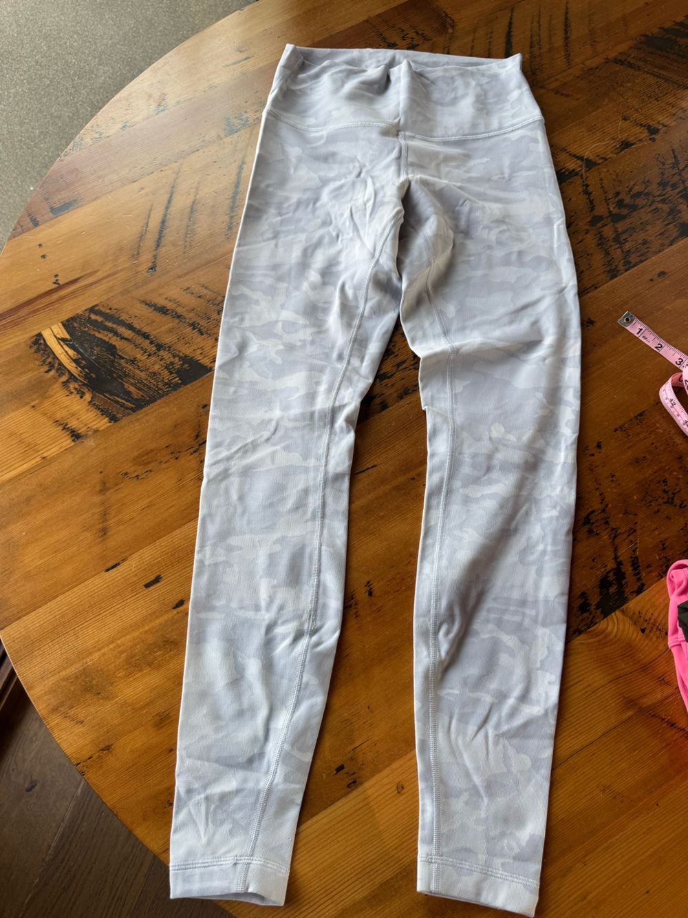 Lululemon wunder Under- light  Gray Camo Leggings